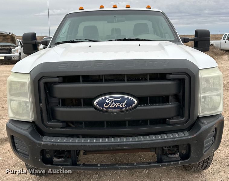 image for item OI9426 2012 Ford F350 Super Duty flatbed pickup truck