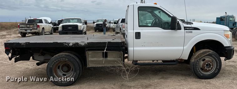image for item OI9426 2012 Ford F350 Super Duty flatbed pickup truck
