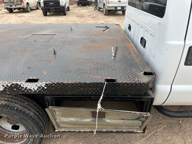 image for item OI9426 2012 Ford F350 Super Duty flatbed pickup truck
