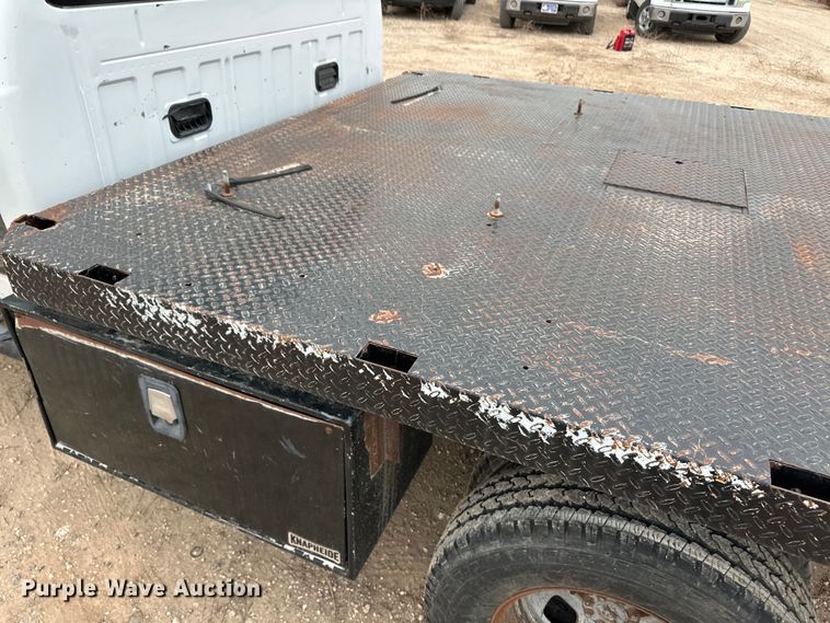 image for item OI9426 2012 Ford F350 Super Duty flatbed pickup truck
