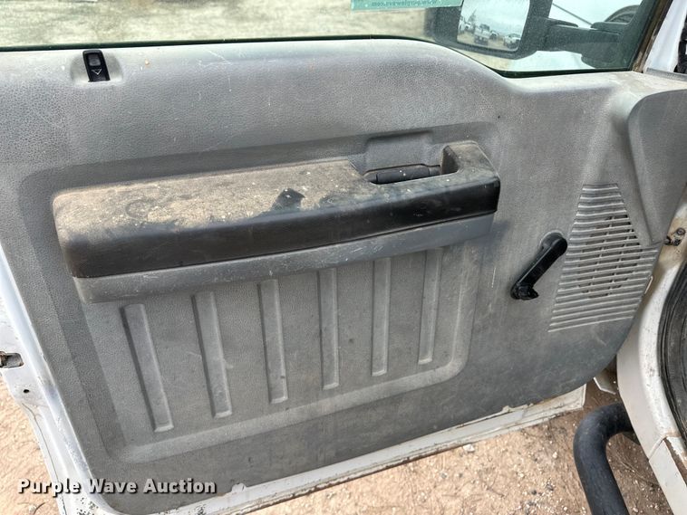 image for item OI9426 2012 Ford F350 Super Duty flatbed pickup truck