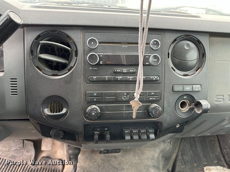 image for item OI9426 2012 Ford F350 Super Duty flatbed pickup truck