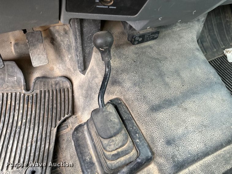 image for item OI9426 2012 Ford F350 Super Duty flatbed pickup truck