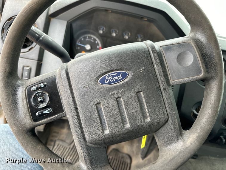 image for item OI9426 2012 Ford F350 Super Duty flatbed pickup truck