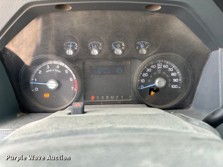 image for item OI9426 2012 Ford F350 Super Duty flatbed pickup truck