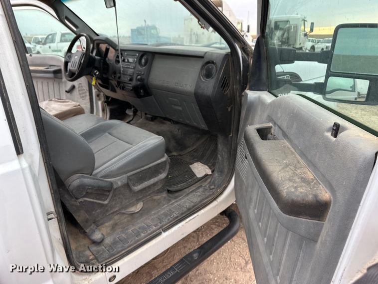 image for item OI9426 2012 Ford F350 Super Duty flatbed pickup truck