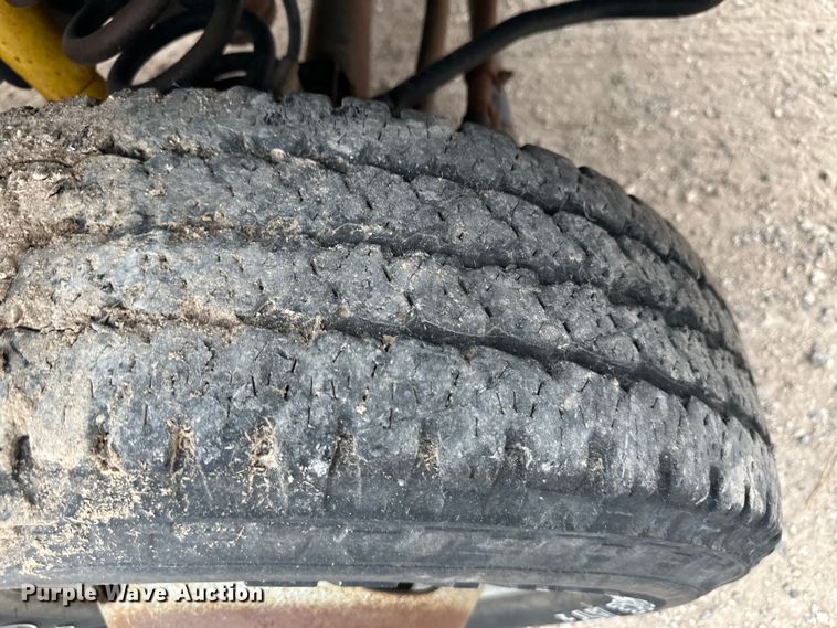 image for item OI9426 2012 Ford F350 Super Duty flatbed pickup truck