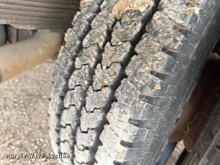 image for item OI9426 2012 Ford F350 Super Duty flatbed pickup truck