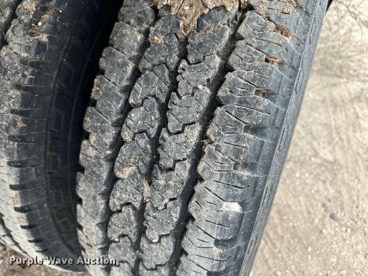 image for item OI9426 2012 Ford F350 Super Duty flatbed pickup truck