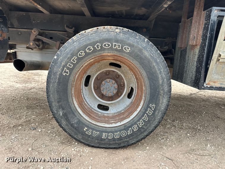 image for item OI9426 2012 Ford F350 Super Duty flatbed pickup truck