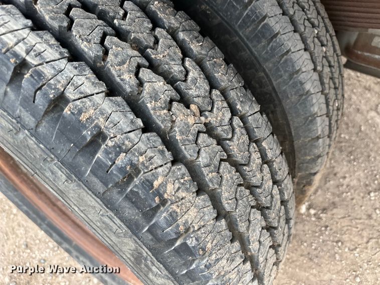 image for item OI9426 2012 Ford F350 Super Duty flatbed pickup truck