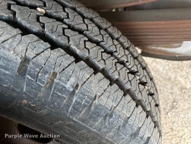 image for item OI9426 2012 Ford F350 Super Duty flatbed pickup truck