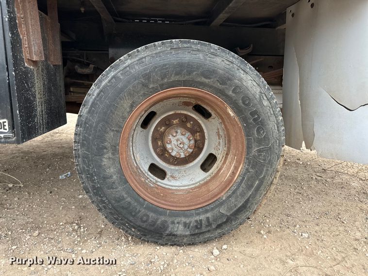 image for item OI9426 2012 Ford F350 Super Duty flatbed pickup truck