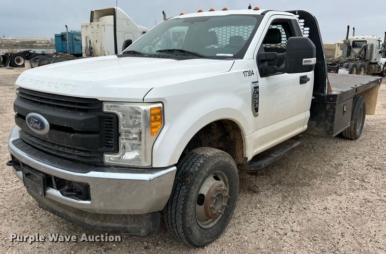image for item OI9460 2017 Ford F350 Super Duty flatbed pickup truck