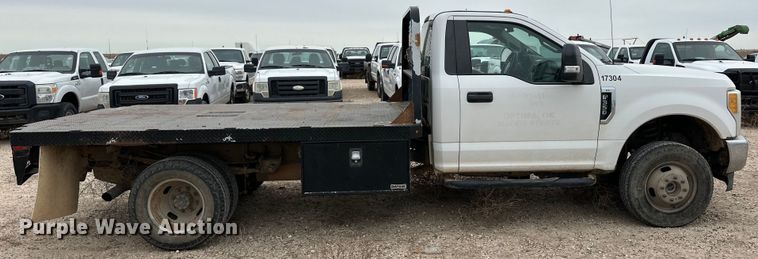 image for item OI9460 2017 Ford F350 Super Duty flatbed pickup truck