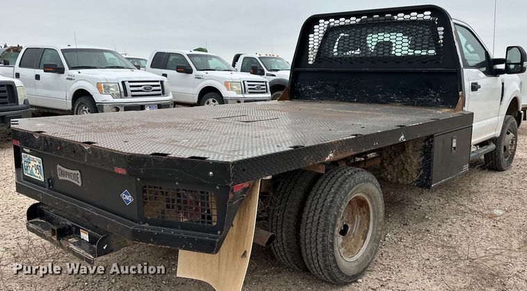 image for item OI9460 2017 Ford F350 Super Duty flatbed pickup truck