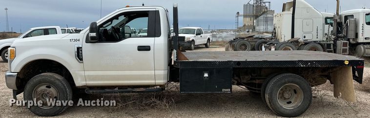 image for item OI9460 2017 Ford F350 Super Duty flatbed pickup truck