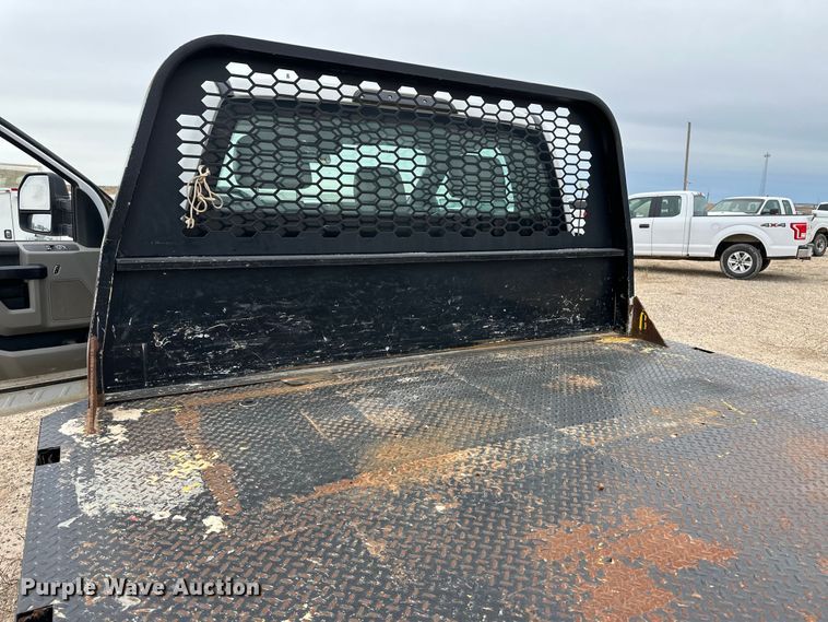 image for item OI9460 2017 Ford F350 Super Duty flatbed pickup truck