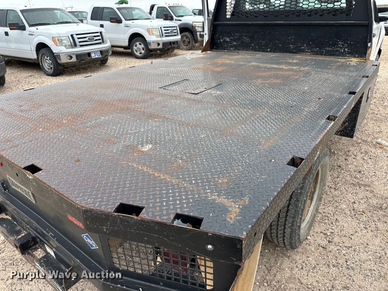 image for item OI9460 2017 Ford F350 Super Duty flatbed pickup truck