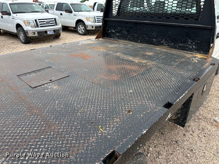 image for item OI9460 2017 Ford F350 Super Duty flatbed pickup truck