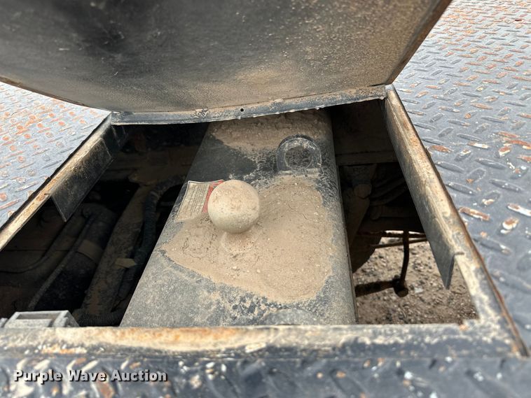 image for item OI9460 2017 Ford F350 Super Duty flatbed pickup truck