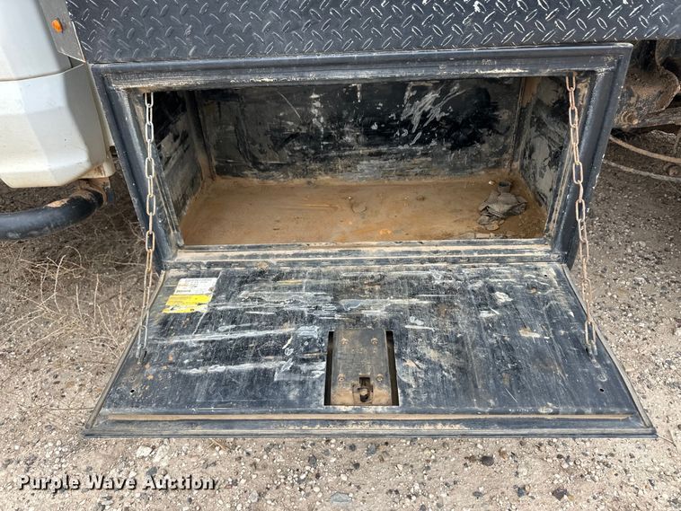 image for item OI9460 2017 Ford F350 Super Duty flatbed pickup truck