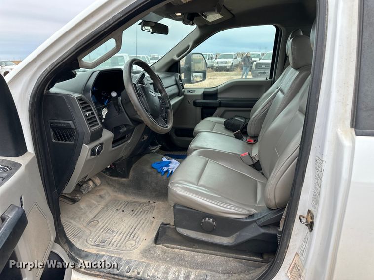 image for item OI9460 2017 Ford F350 Super Duty flatbed pickup truck