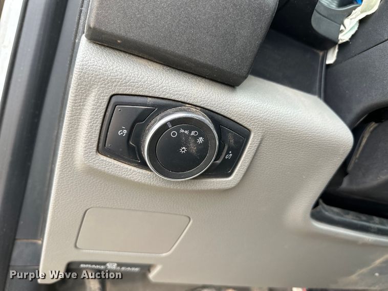 image for item OI9460 2017 Ford F350 Super Duty flatbed pickup truck