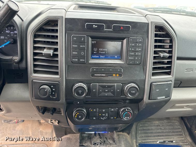 image for item OI9460 2017 Ford F350 Super Duty flatbed pickup truck