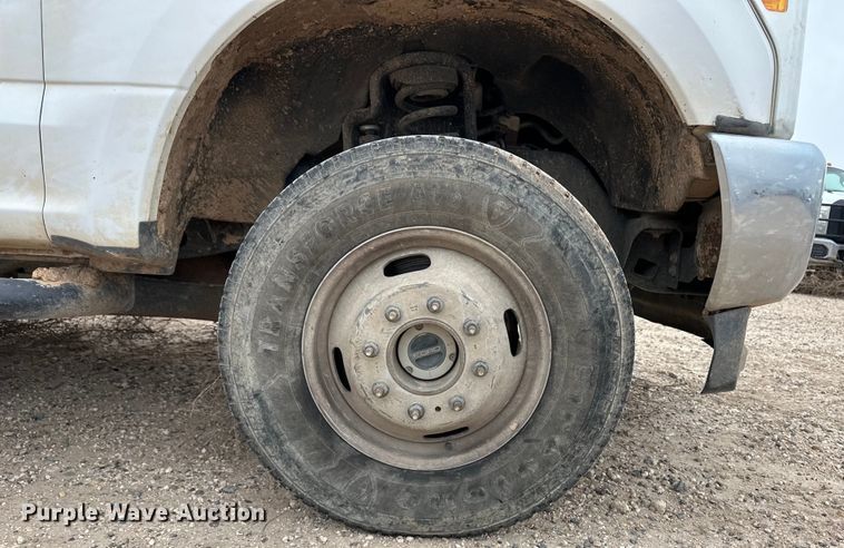 image for item OI9460 2017 Ford F350 Super Duty flatbed pickup truck