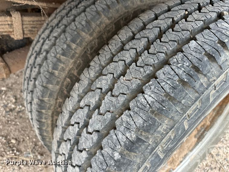 image for item OI9460 2017 Ford F350 Super Duty flatbed pickup truck