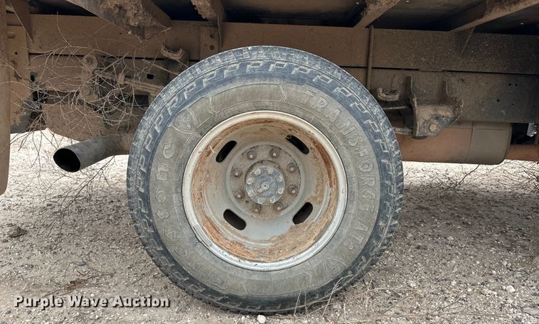 image for item OI9460 2017 Ford F350 Super Duty flatbed pickup truck