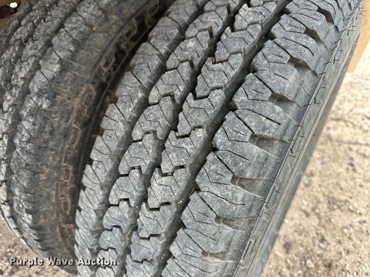 image for item OI9460 2017 Ford F350 Super Duty flatbed pickup truck