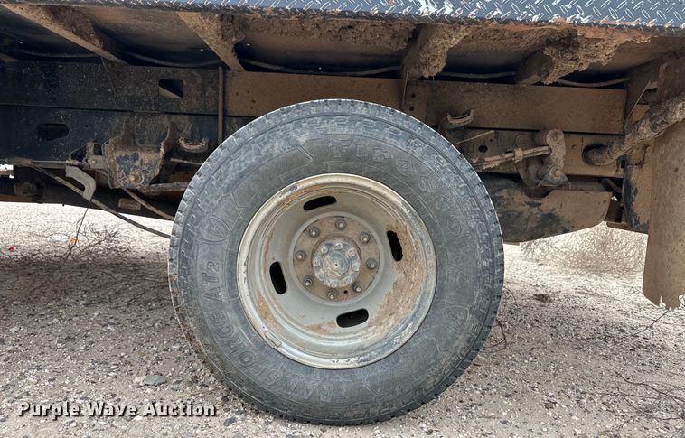 image for item OI9460 2017 Ford F350 Super Duty flatbed pickup truck