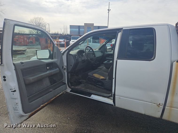 image for item OK9814 2005 Ford  F150 SuperCab pickup truck