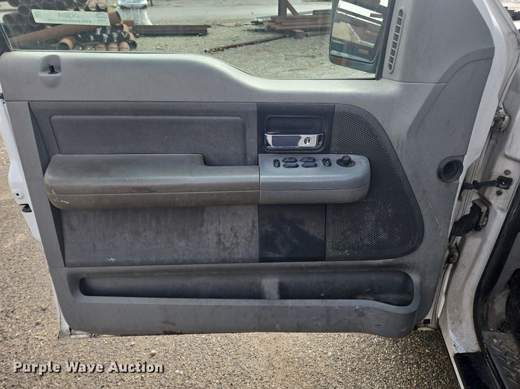 image for item OK9814 2005 Ford  F150 SuperCab pickup truck