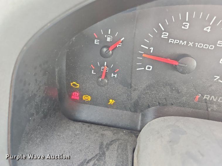 image for item OK9814 2005 Ford  F150 SuperCab pickup truck