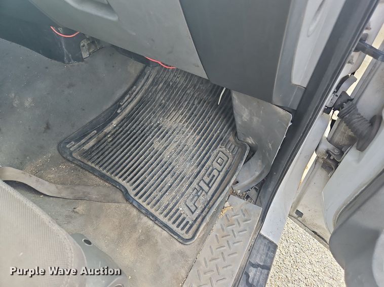 image for item OK9814 2005 Ford  F150 SuperCab pickup truck