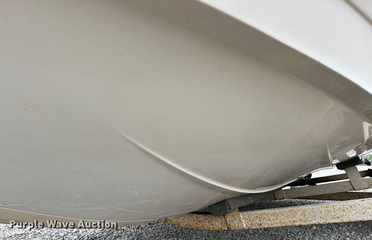 image for item OM9465 1998 Larson  LXI186 boat