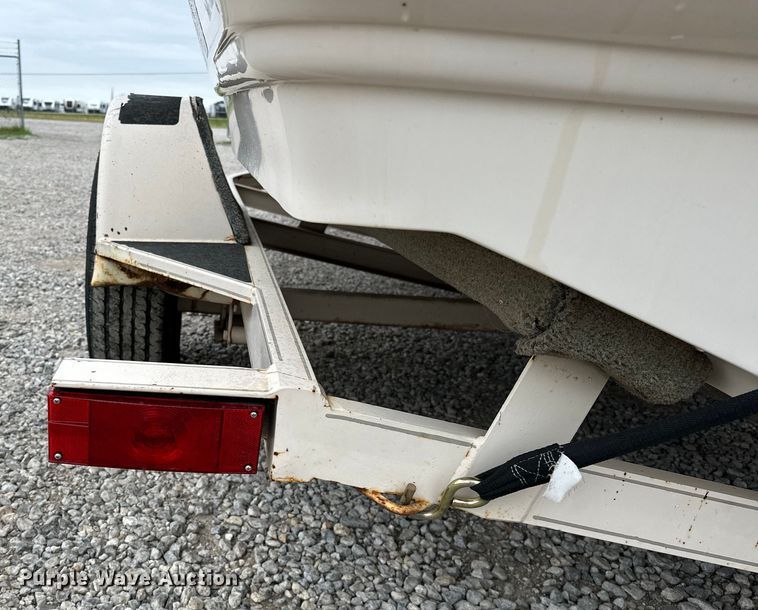 image for item OM9465 1998 Larson  LXI186 boat