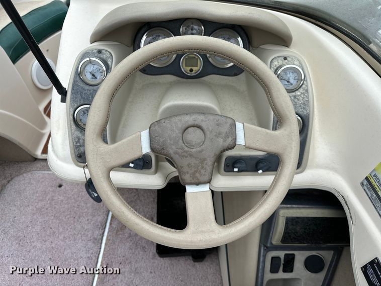 image for item OM9465 1998 Larson  LXI186 boat