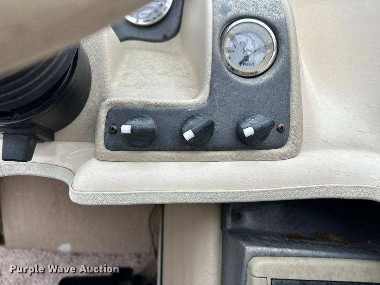 image for item OM9465 1998 Larson  LXI186 boat