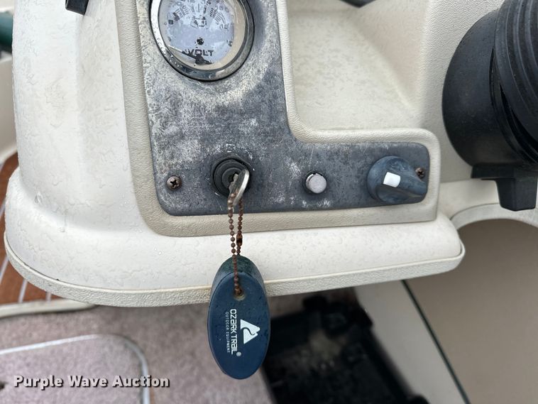 image for item OM9465 1998 Larson  LXI186 boat