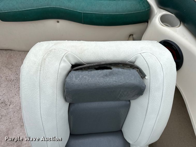 image for item OM9465 1998 Larson  LXI186 boat