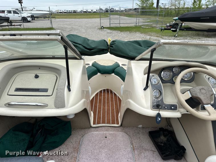 image for item OM9465 1998 Larson  LXI186 boat