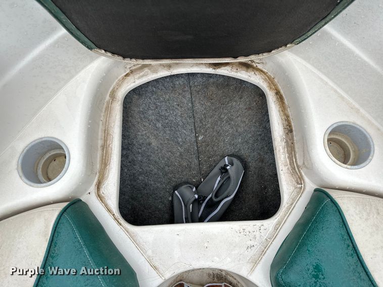 image for item OM9465 1998 Larson  LXI186 boat