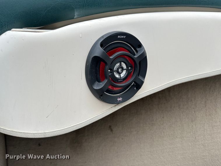 image for item OM9465 1998 Larson  LXI186 boat