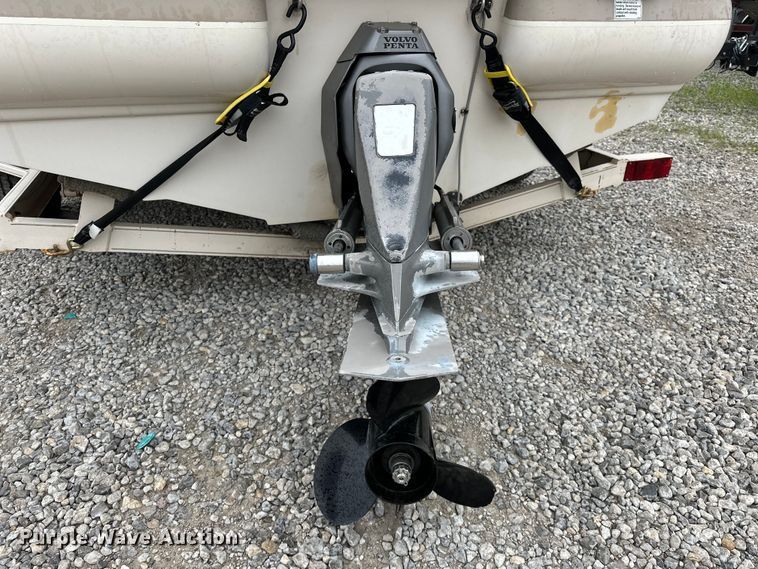 image for item OM9465 1998 Larson  LXI186 boat