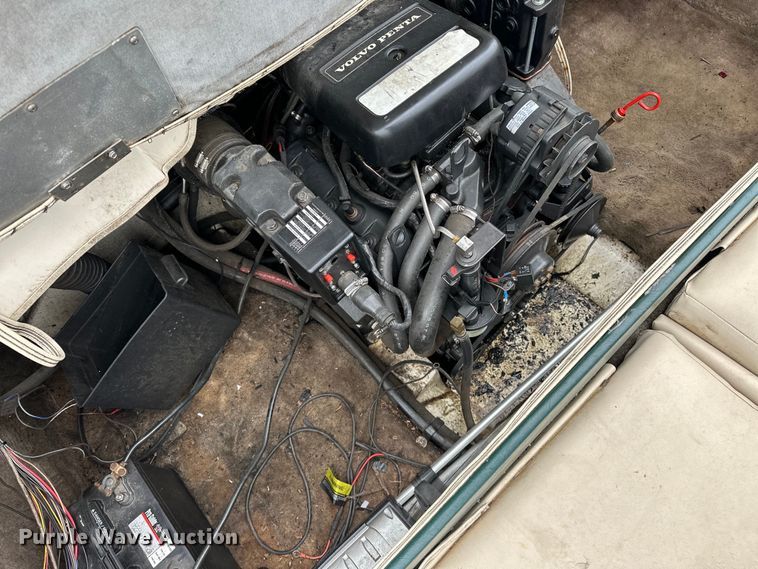 image for item OM9465 1998 Larson  LXI186 boat