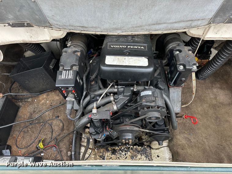 image for item OM9465 1998 Larson  LXI186 boat